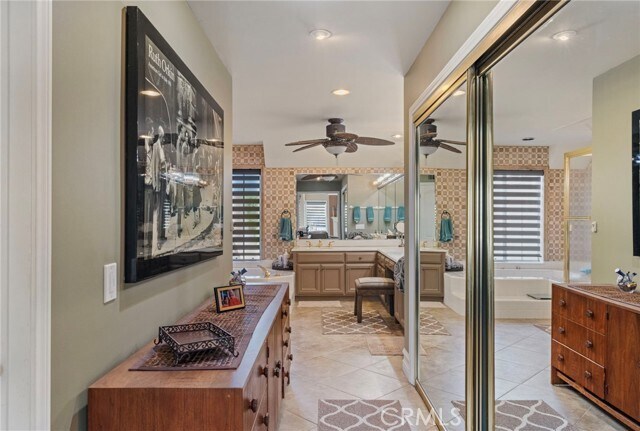 Building Photo - 6216 Greenbrier Dr