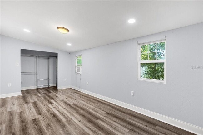 Building Photo - 1502 Daroca Dr