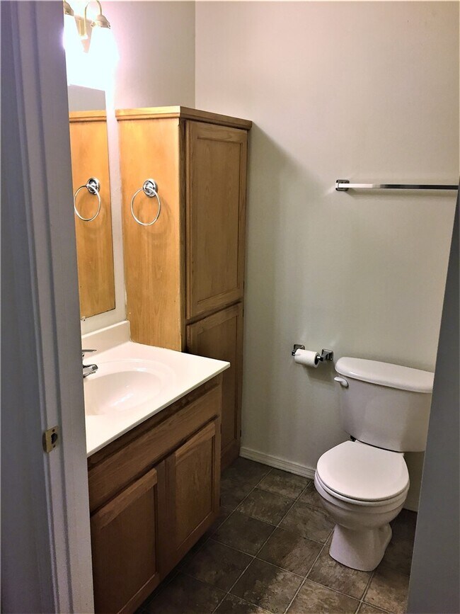 Building Photo - 1770 N Gregg Ave