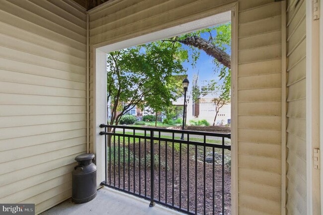Building Photo - 12913 Centre Park Cir