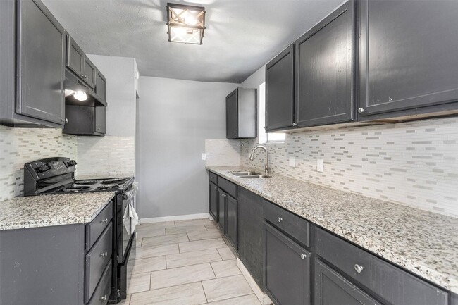 Building Photo - 15225 Woodforest Blvd