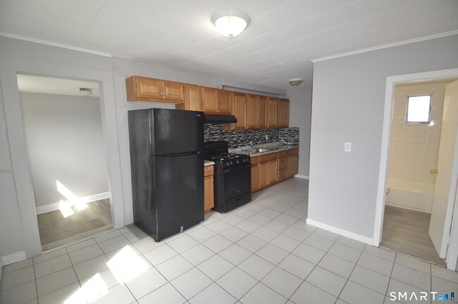 Building Photo - 203 Main St