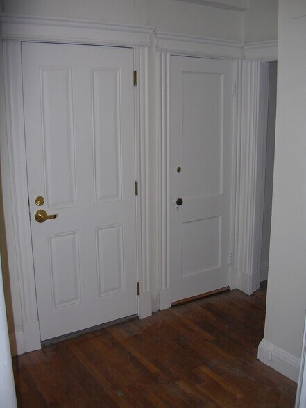 Building Photo - 211 Park Dr