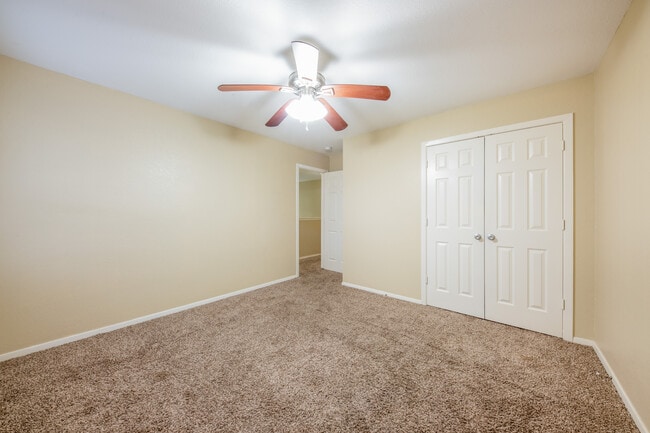 Building Photo - 2809 E 22nd St