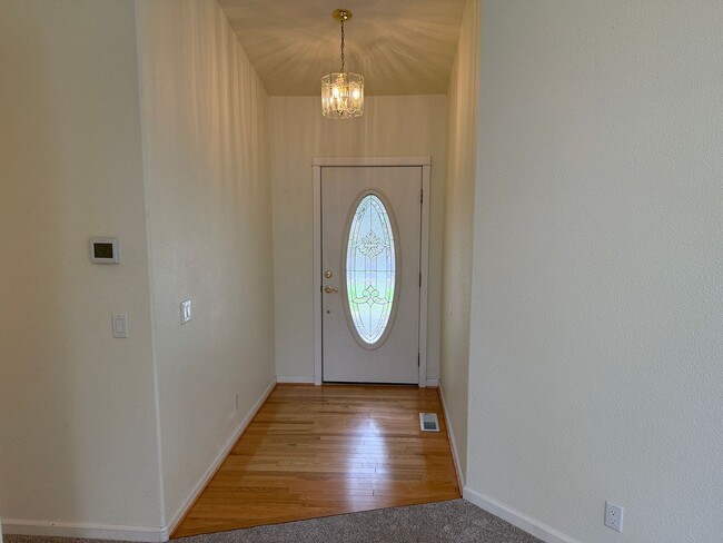 Building Photo - Beautiful 3 bedroom 2 bath house in Cottage Grove!