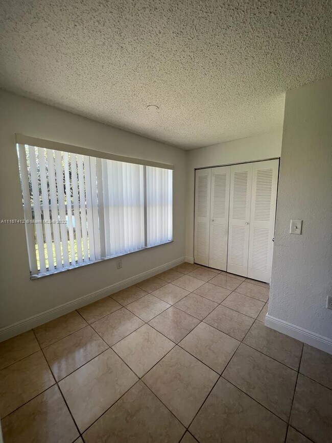 Building Photo - 13060 Vista Isles Dr