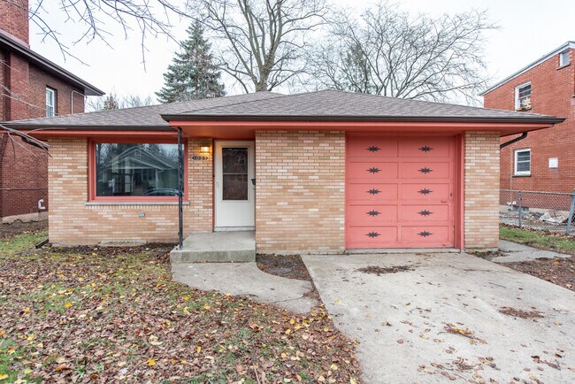 Building Photo - 1023 Hickory St