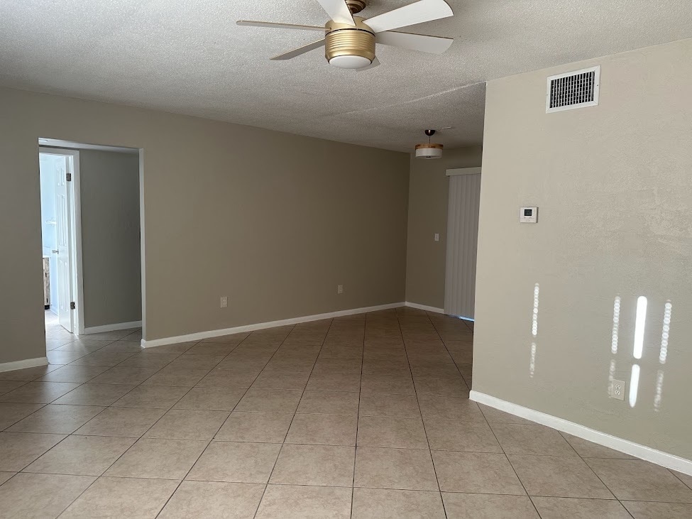 Building Photo - 3369 Barnsdale Dr