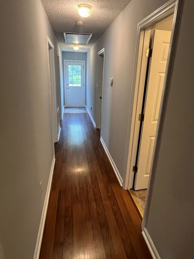Building Photo - Great 3 Bed, 2 Bath Ranch home in Concord'...