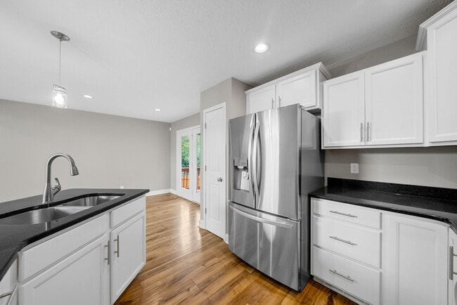 Building Photo - 1725 Rains Rd