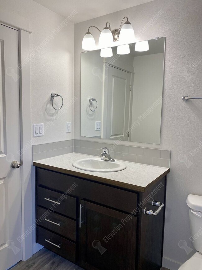 Building Photo - NEWER CONSTRUCTION - 2 BR 1BA Hayden Home ...