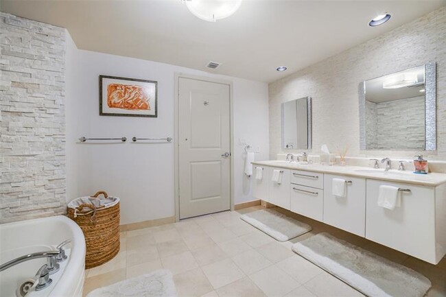 Building Photo - 3101 S Ocean Dr