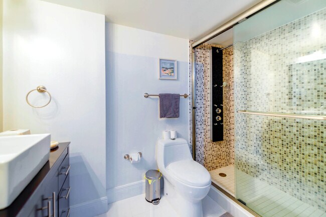 Building Photo - 1200 Brickell Bay Dr