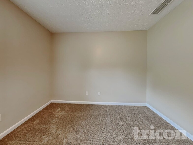 Building Photo - 45 Brighton Dr