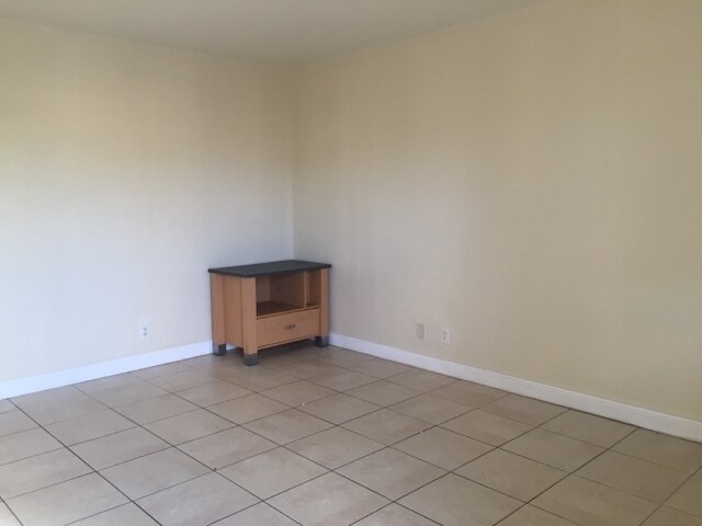 Building Photo - Nice 2-1 Condo Apartment with Central AC, ...