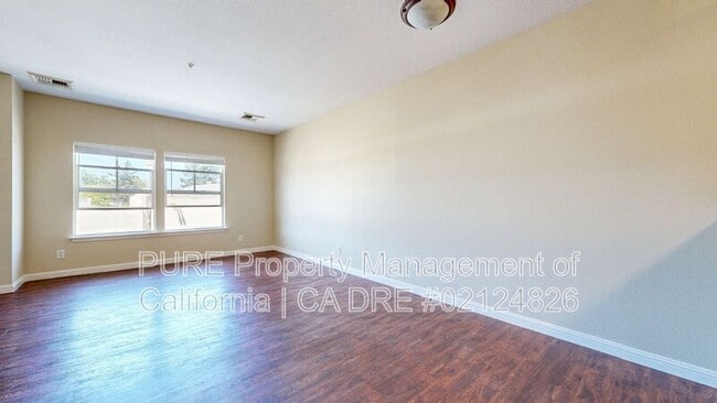 Building Photo - 110 5th St