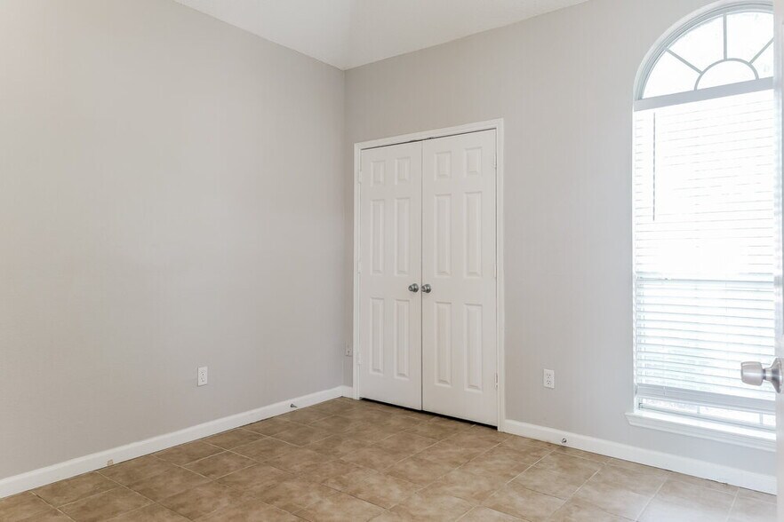 Building Photo - 7608 Honeybee Ln