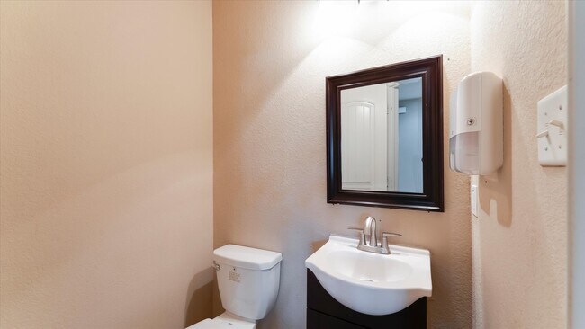 Building Photo - 5506 Casa Calvet Dr