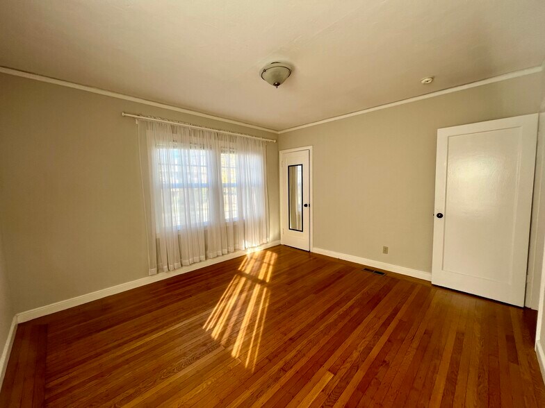 Building Photo - 127 22nd Ave