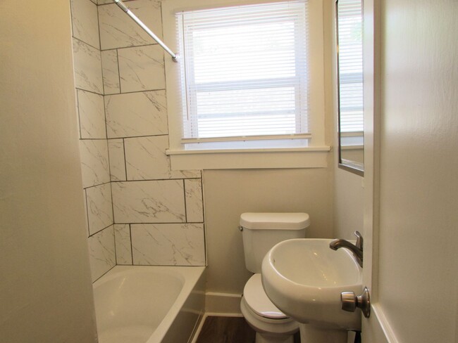 Building Photo - Cute - Updated 3 Bed/1 Bath Bungalow Style...