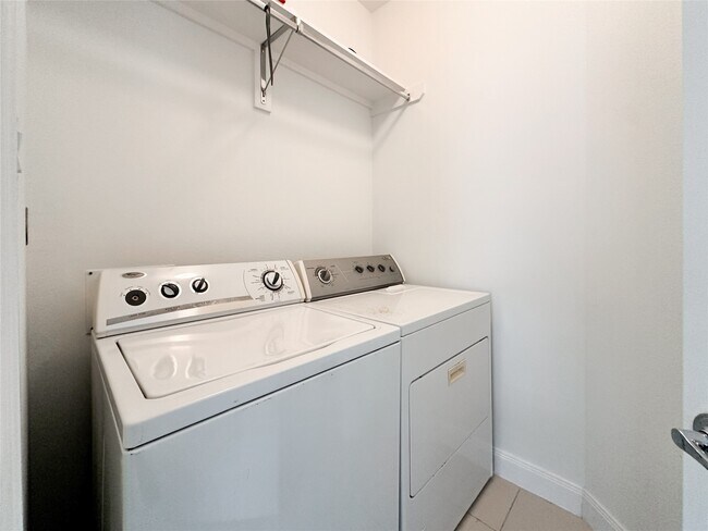 Building Photo - 2 Hermann Park Ct