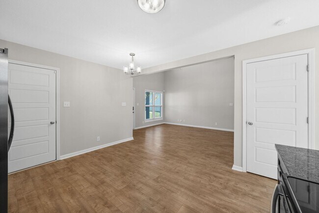 Building Photo - Pet Friendly Three Bedroom!