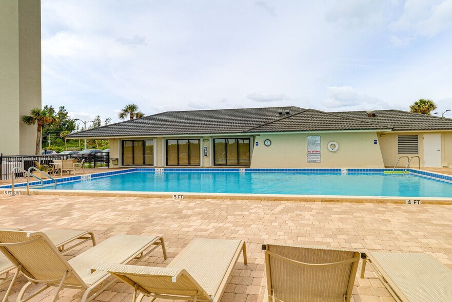 Building Photo - 4275 Jimmy Buffett Mem Hwy
