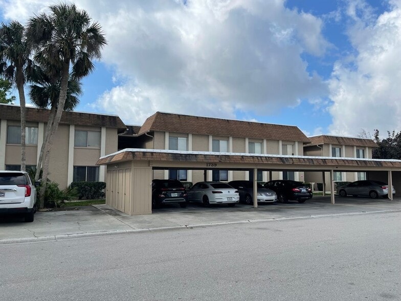 Building Photo - 1739 Golf Club Dr