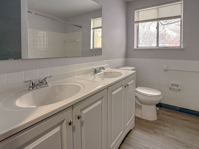 Bathroom - Waverly Flatz