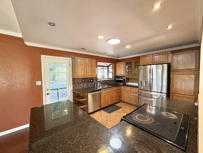 Building Photo - Charming 4-Bed by the Lake in Morgan Hill