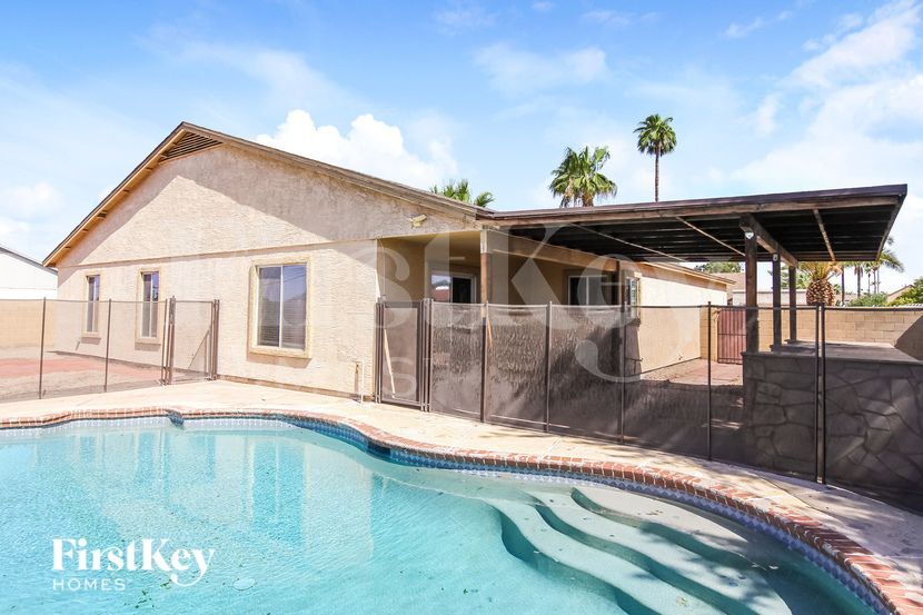 Building Photo - 515 E Renee Dr