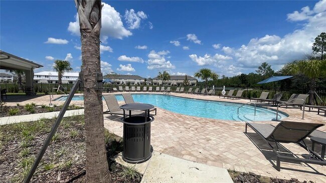Building Photo - 2440 Skyline Lp