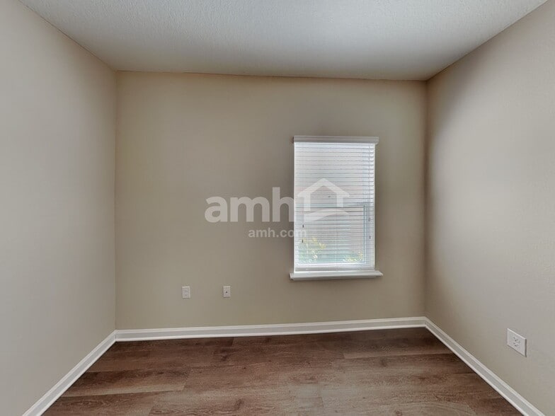 Building Photo - 37 Trumpco Dr