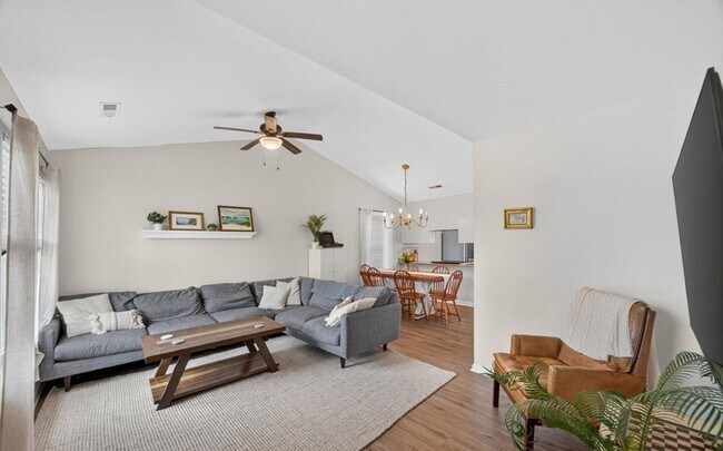Building Photo - 7101 Alamosa Dr