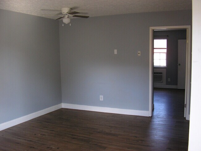 Building Photo - 204 N Warren St