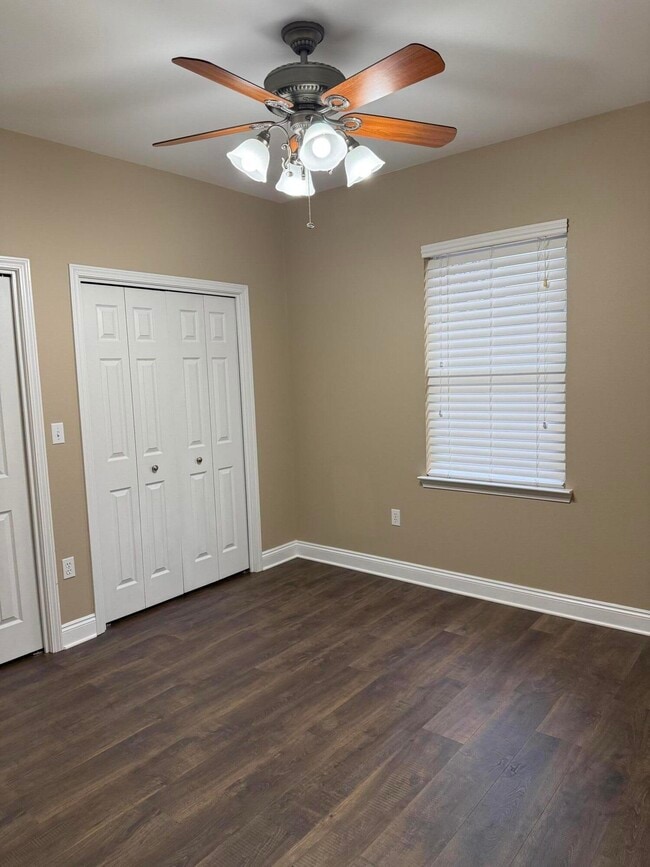 Building Photo - 129 Daisy Ln