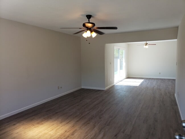 Building Photo - Nice, Cute and Clean!!!