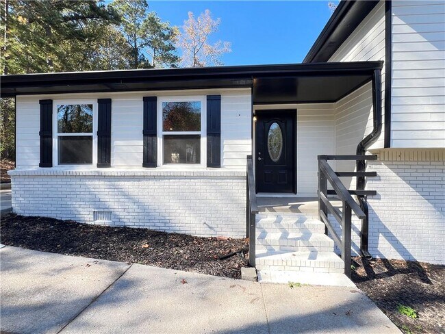 Building Photo - 550 Oglesby Bridge Rd SE