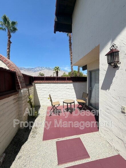 Building Photo - 550 El Cielo Rd
