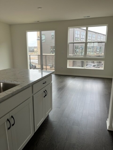 Building Photo - 2211 Parkside Dr