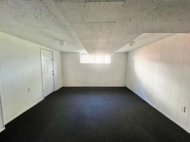 Building Photo - 912 Hoyt St