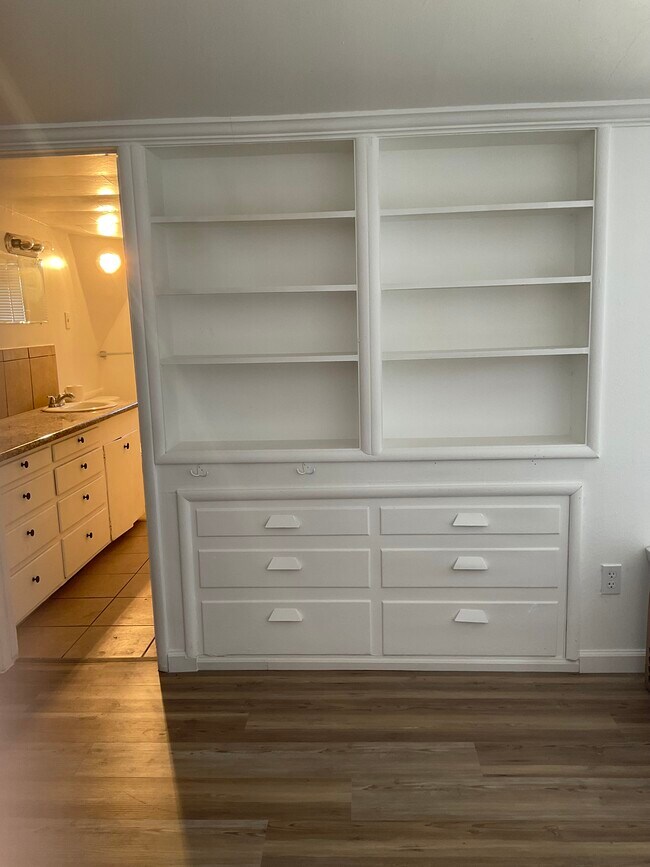 Building Photo - 185 W Westward Ave