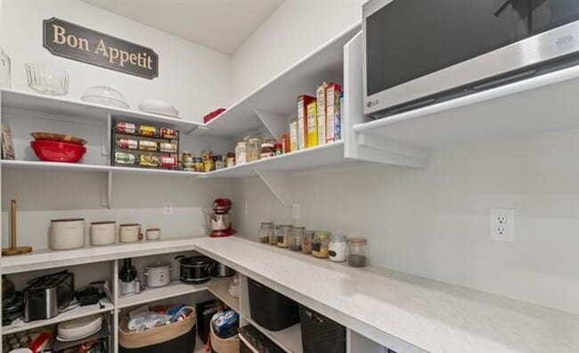 Building Photo - 4 Bedroom Home - Meridian