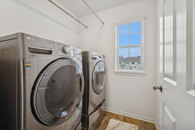 Building Photo - 70 Marcel Ln