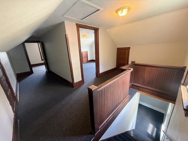 Building Photo - Three-bedroom one bathroom home for rent in North Canton
