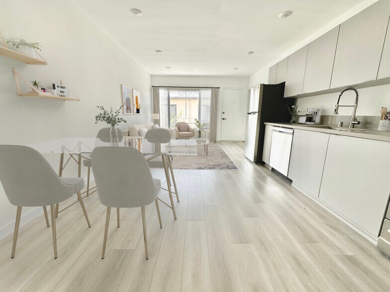 Building Photo - 318 S Mariposa Ave