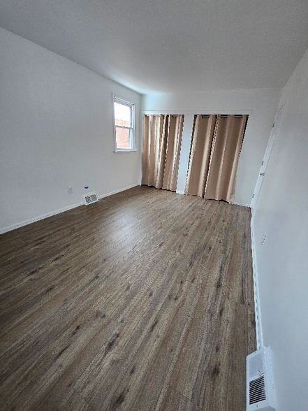 Building Photo - 222 Lockart Terrace