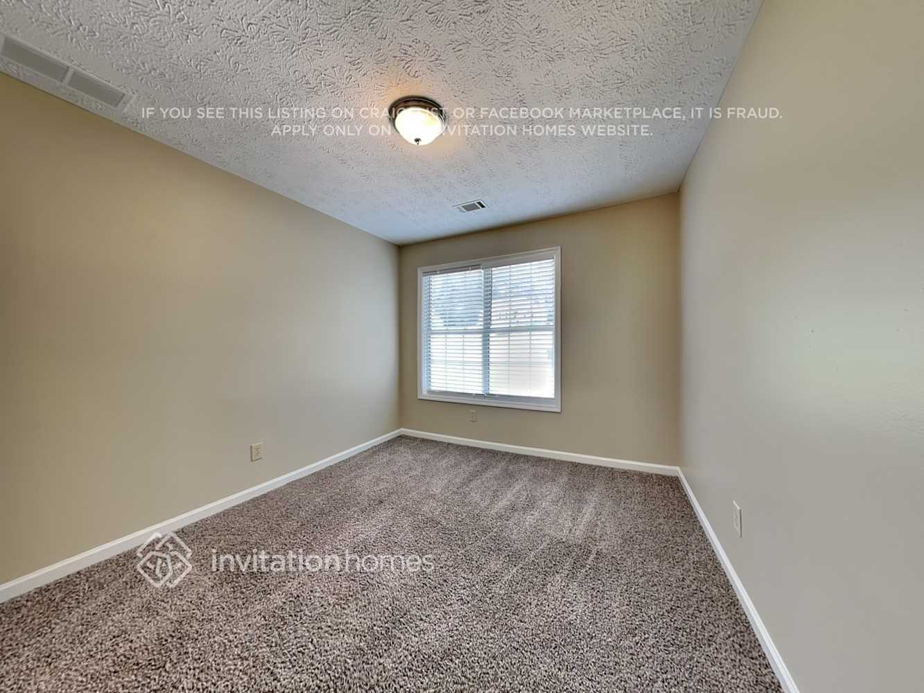 Building Photo - 5995 Rolling Oaks Ln