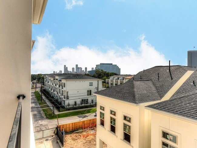 Building Photo - 4009 Lillian St