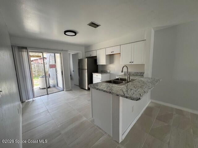 Building Photo - 649 School St